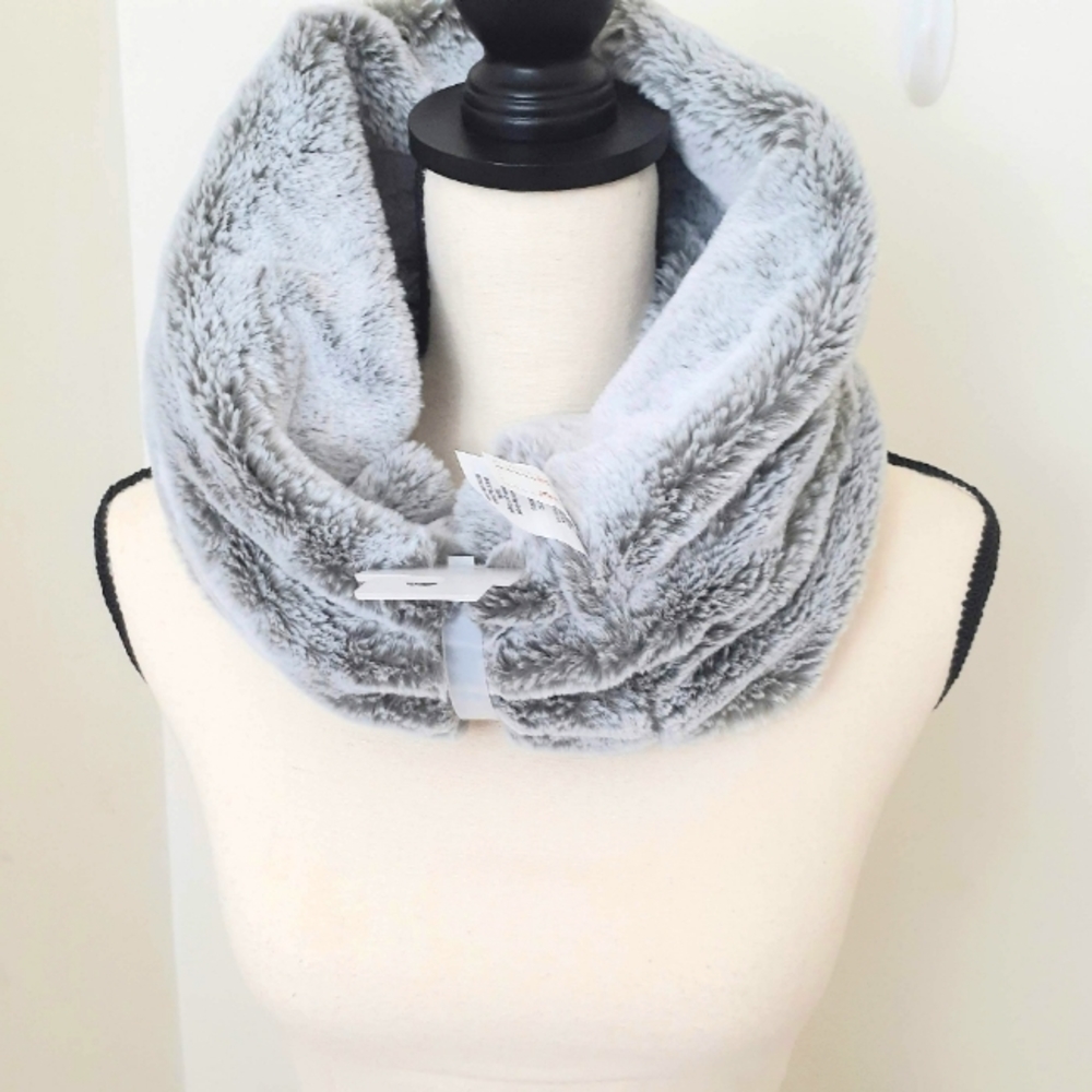 Target Faux Fur Women's Cozy Neck Warmer Scarf Gray  OS